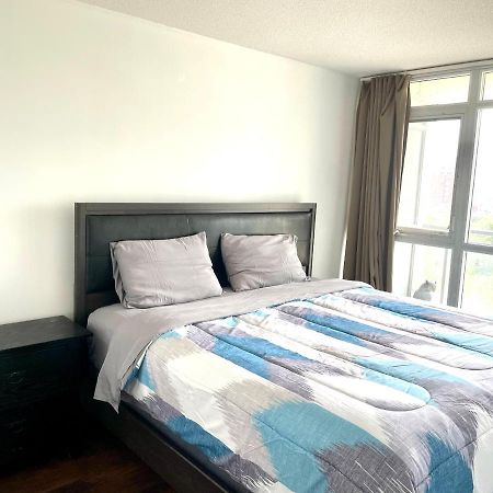 Three Br Condo Step To Cn Tower Rogers Center With Free Parking Toronto Kültér fotó