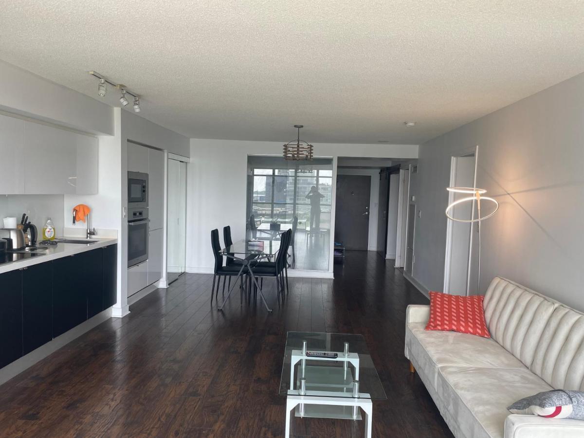 Three Br Condo Step To Cn Tower Rogers Center With Free Parking Toronto Kültér fotó